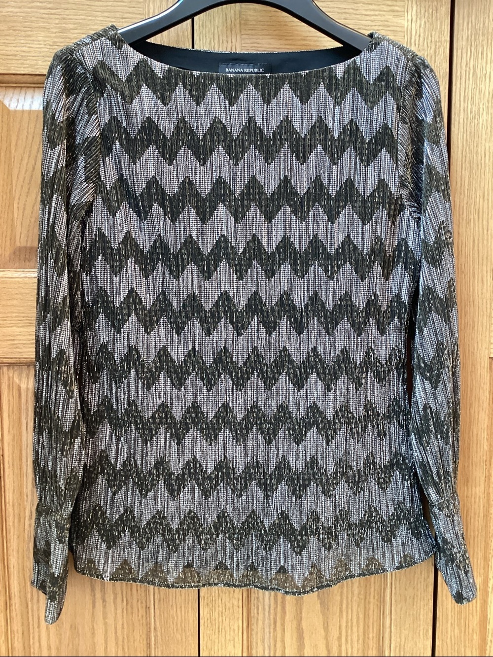 Banana Republic black and silver chevron blouse, ❗️NEW with tags. Women’s XS
